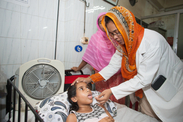 Dr. Shoma examines Nurunnahar before authorizing her release from the hospital.