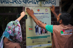Immunization campaign workers share educational materials to raise awareness during Bangladesh’s TCV introduction campaign. 