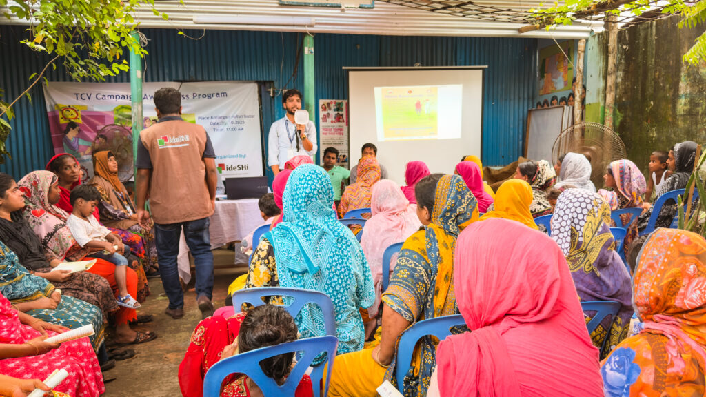 ideSHi campaign workers hold an awareness session during Bangladesh’s TCV introduction campaign.